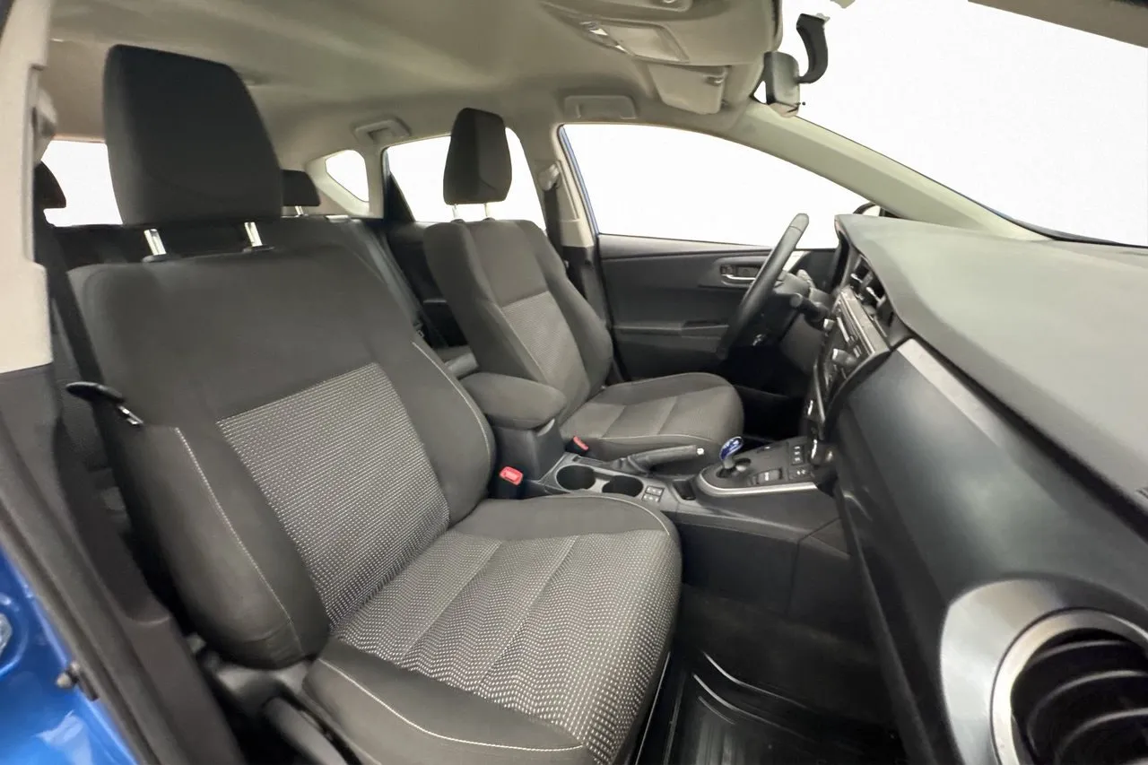 Vehicle image 16