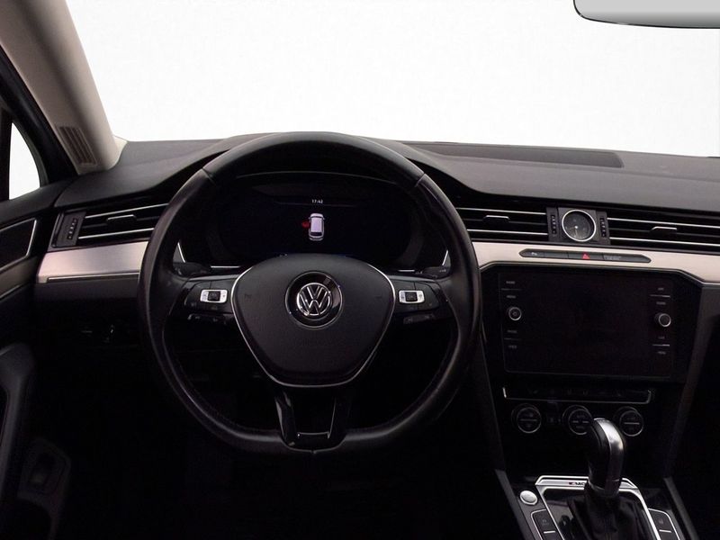 Volkswagen Passat bild 11