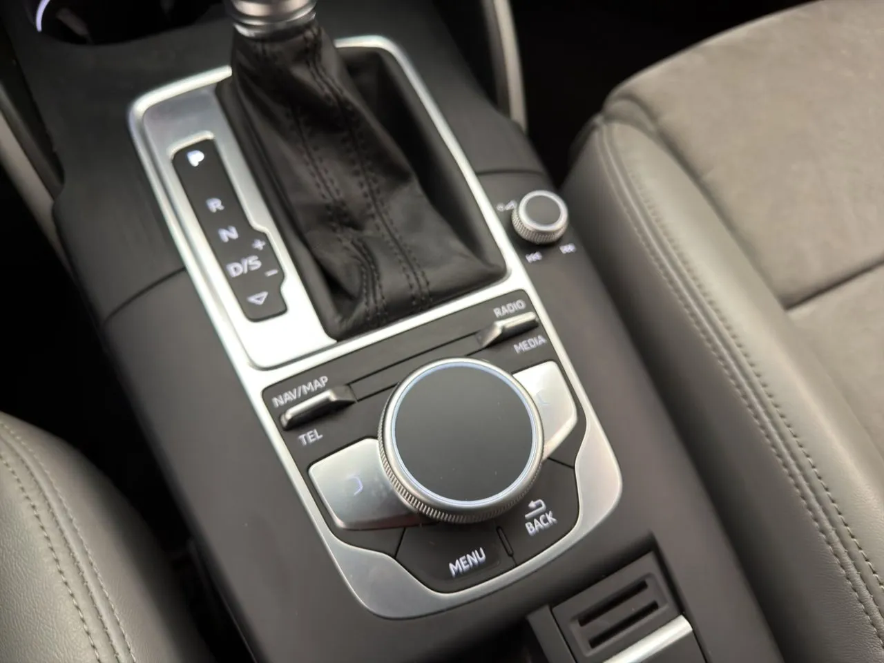 Vehicle image 18
