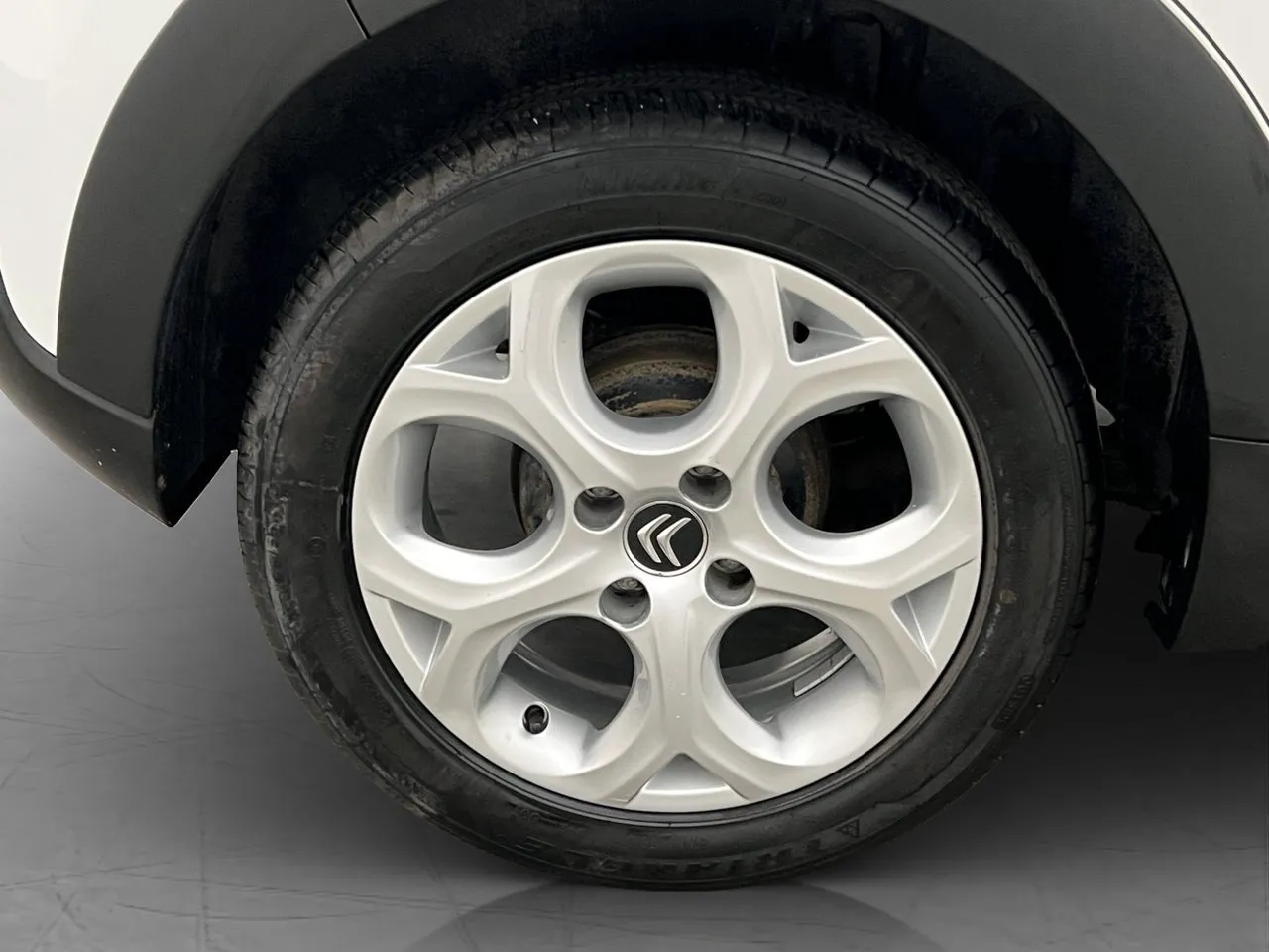 Vehicle image 25