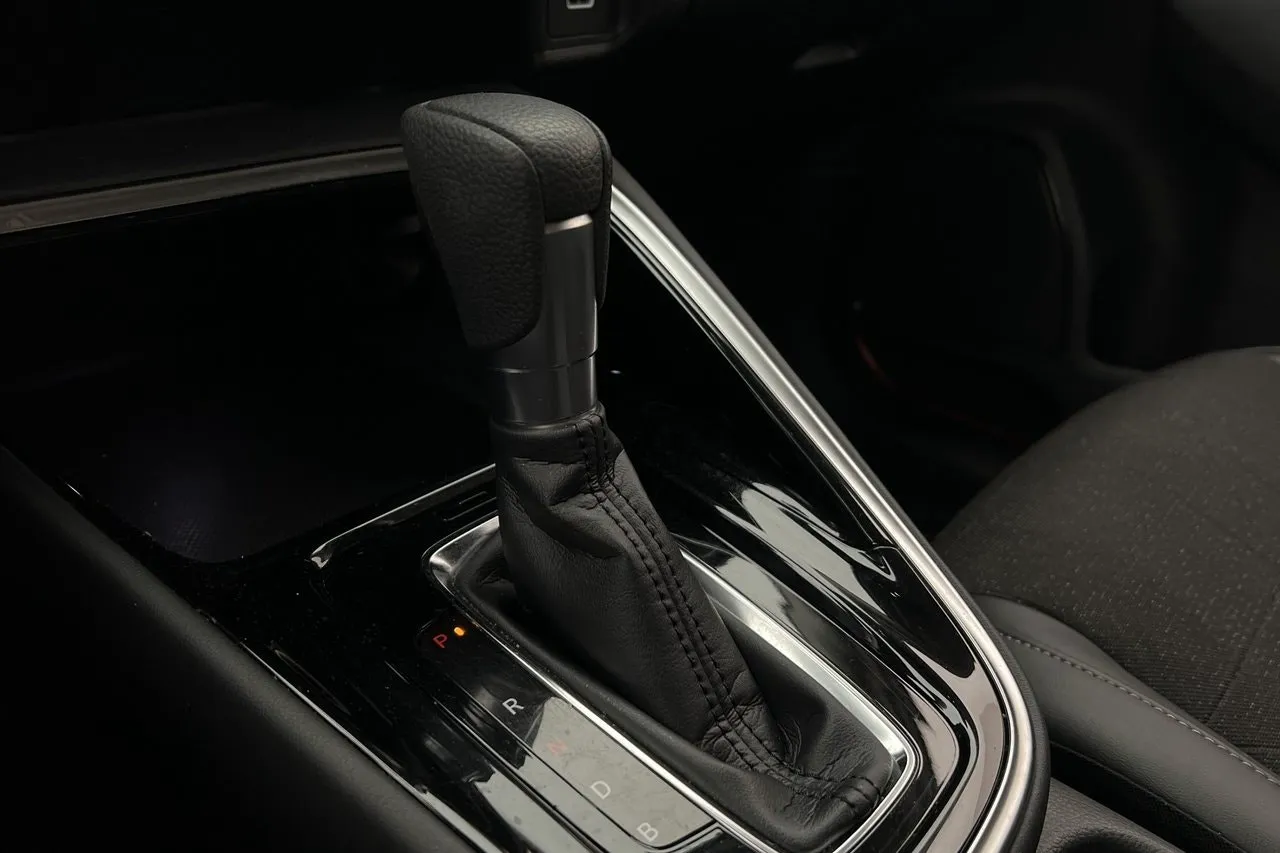 Vehicle image 16