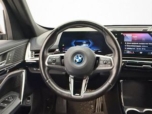 BMW iX1 bild 13