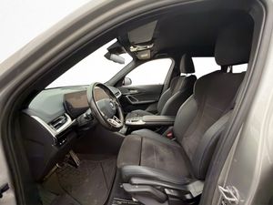 BMW iX1 bild 12