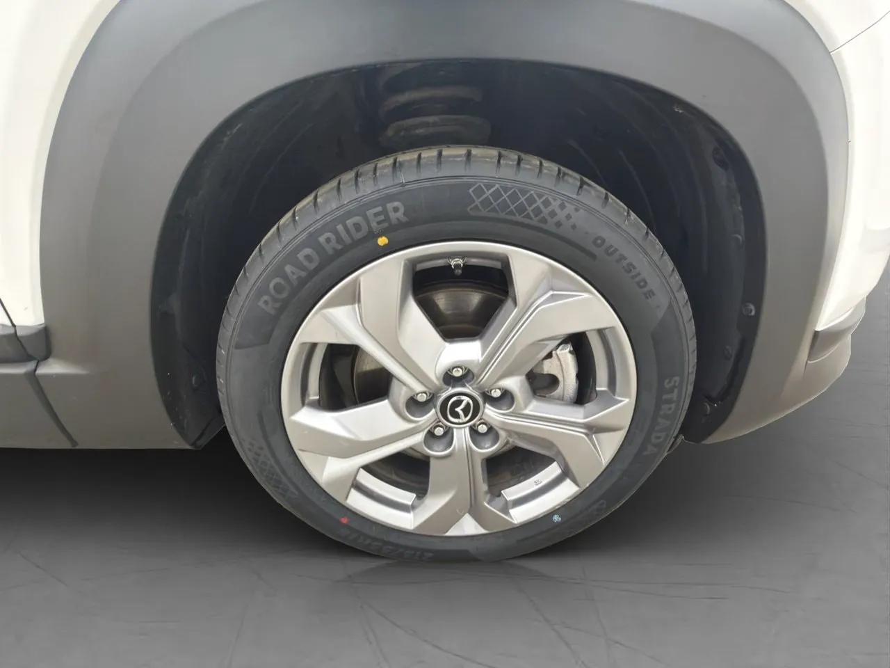 Vehicle image 32