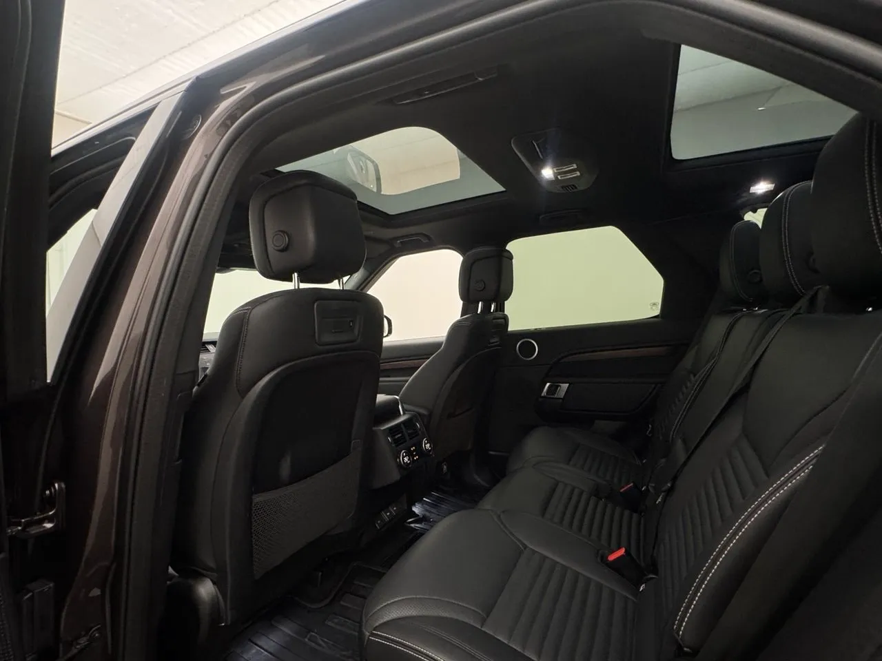 Vehicle image 32