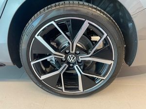 Volkswagen Passat bild 8