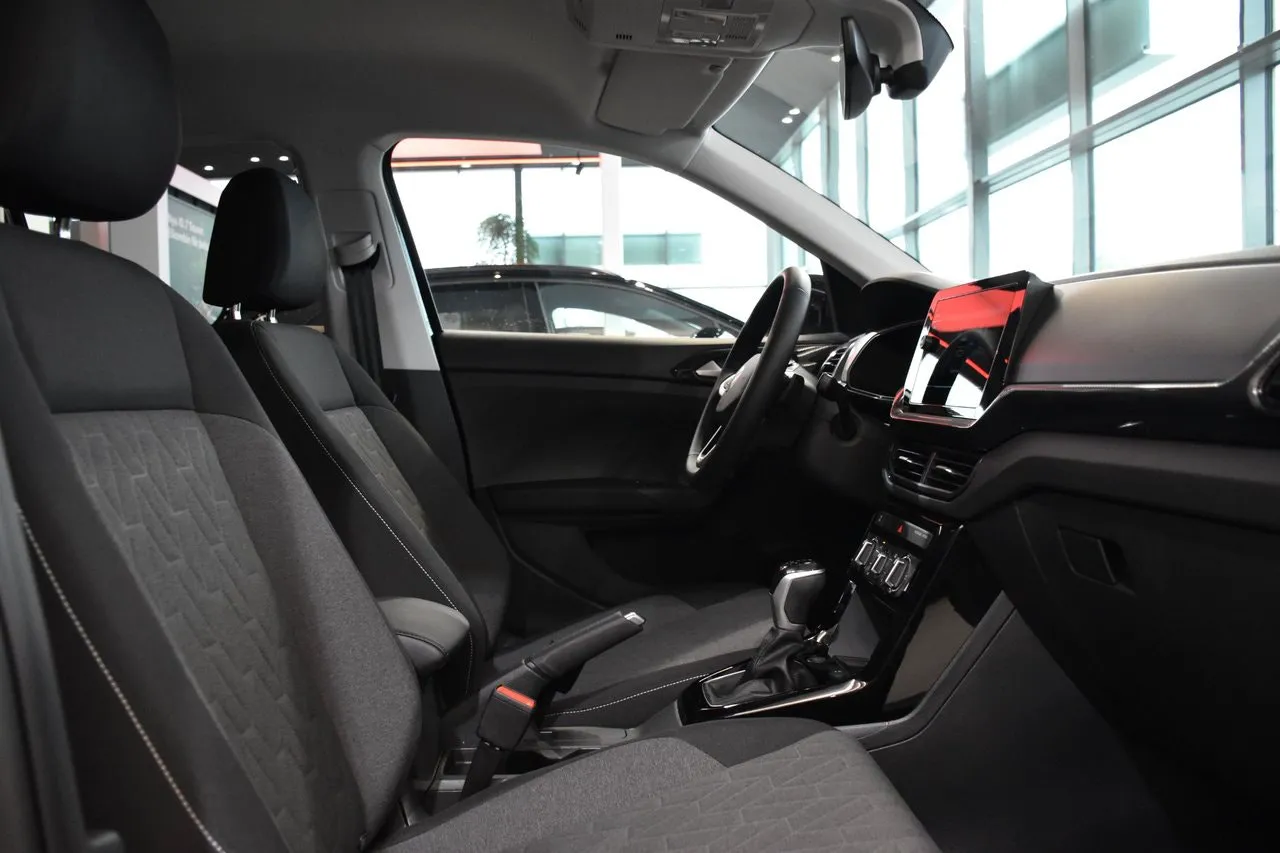 Vehicle image 18