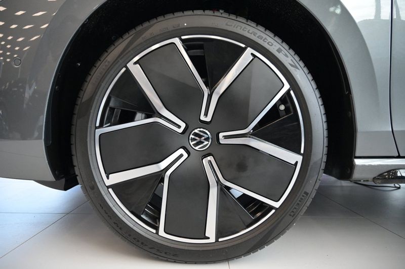 Volkswagen Passat bild 8