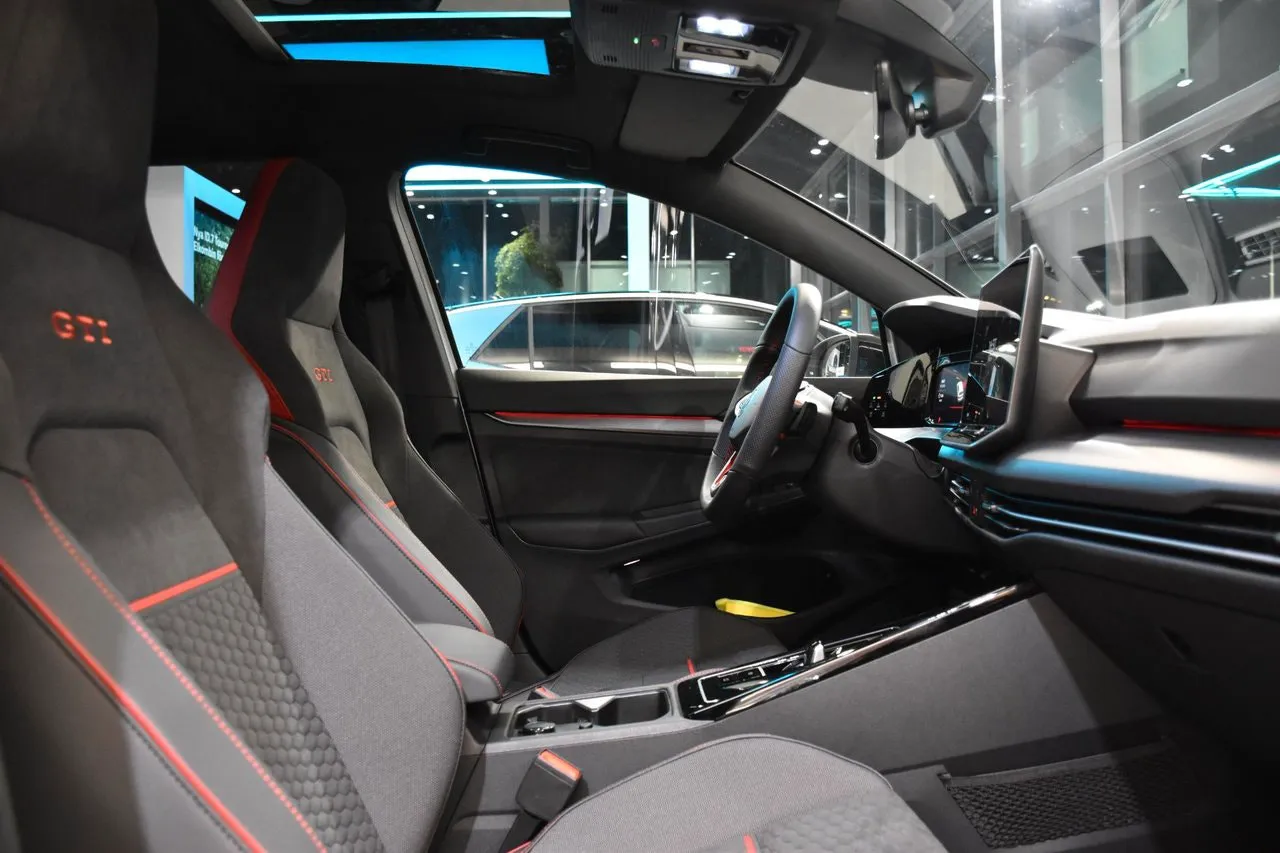 Vehicle image 21
