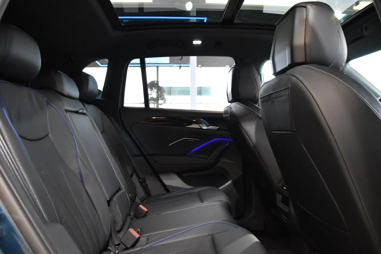 Vehicle image 31