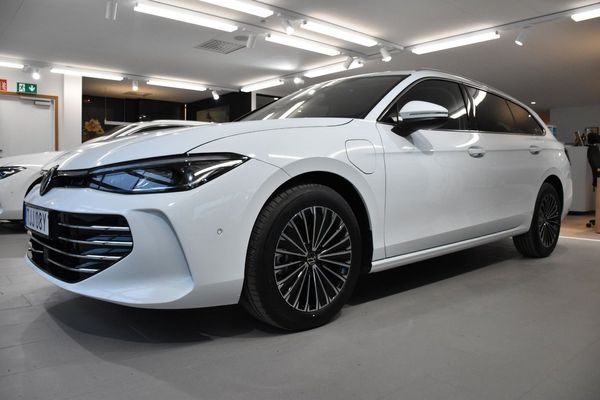 Volkswagen Passat eHybrid 272hk Elegance - 2025