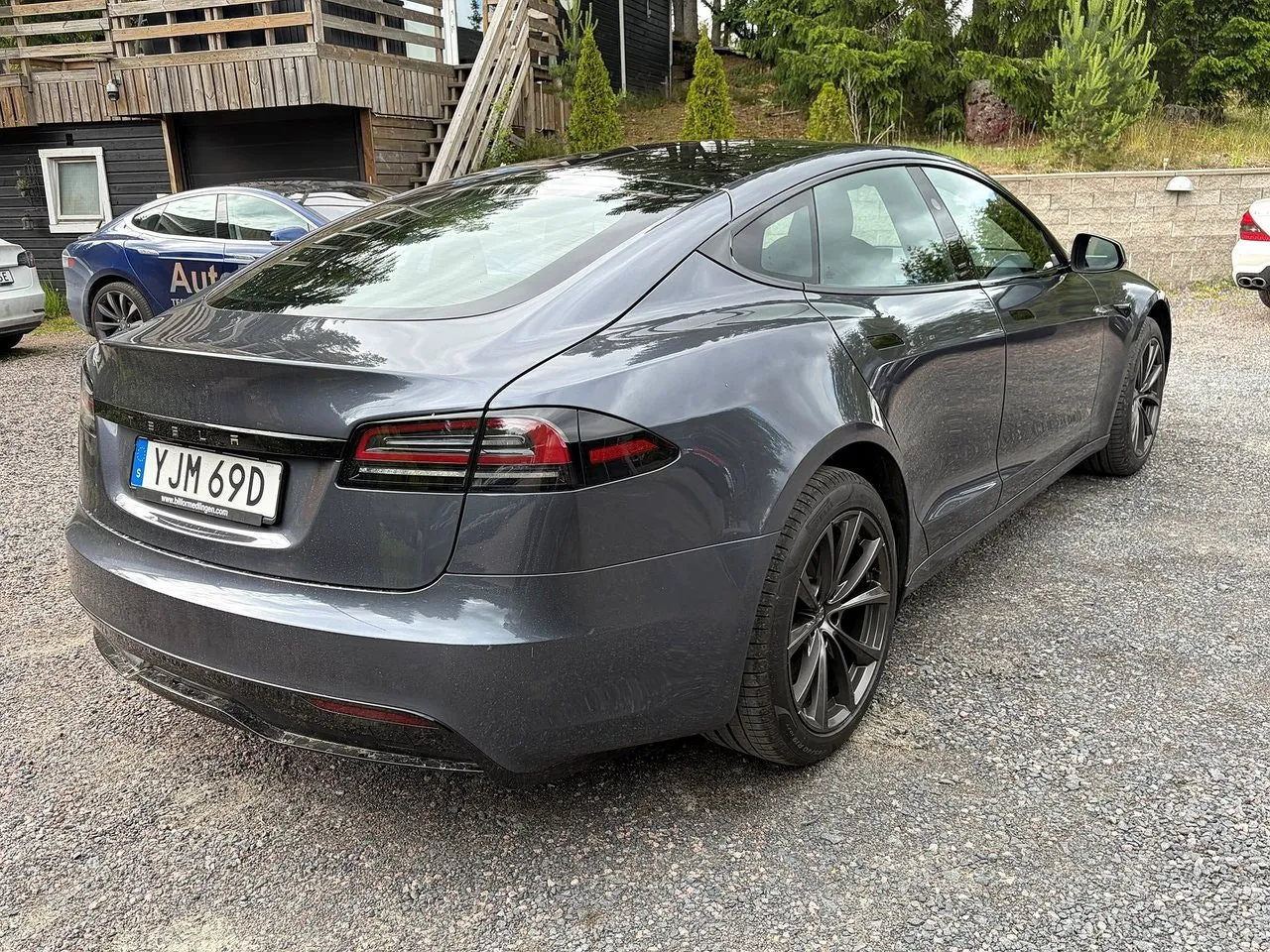 Vehicle image 17