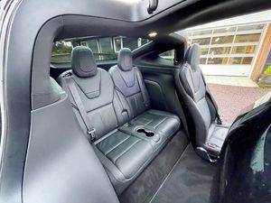 Tesla Model X bild 15