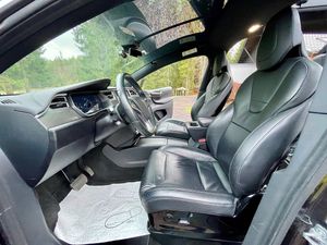 Tesla Model X bild 21