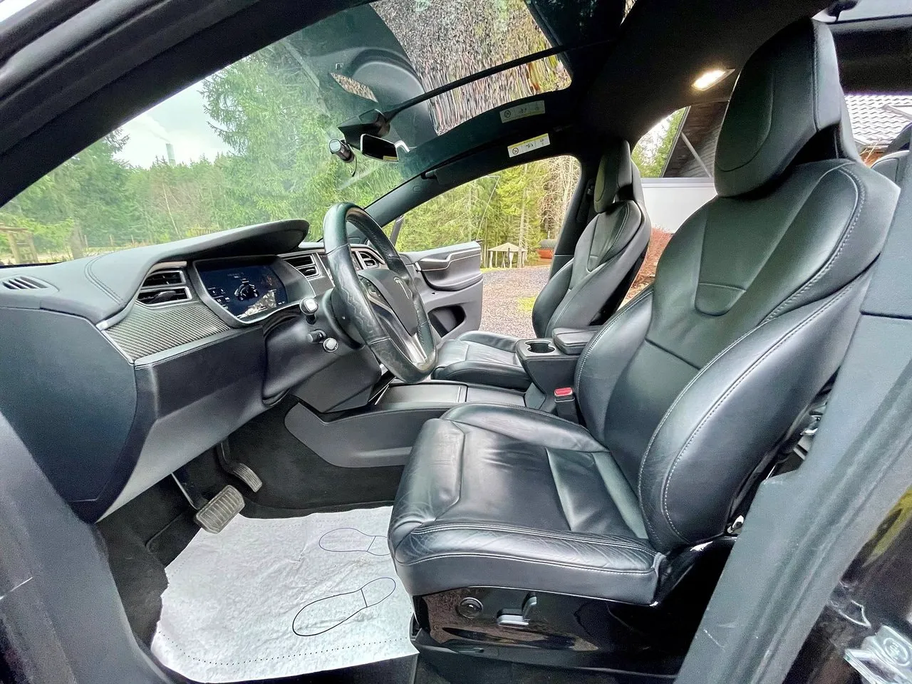 Vehicle image 16