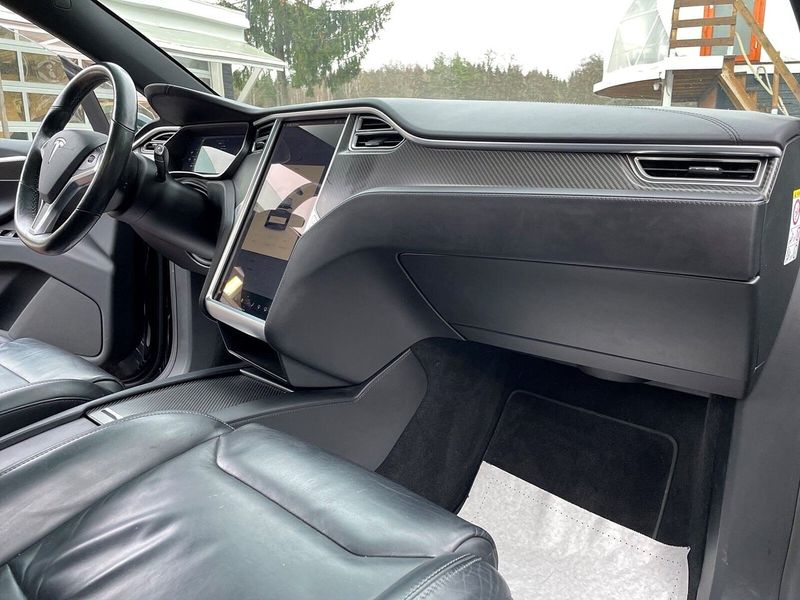 Tesla Model X bild 11