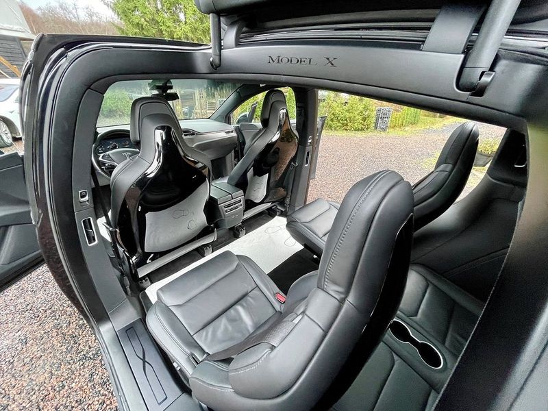 Tesla Model X bild 19