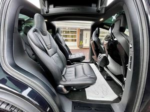 Tesla Model X bild 14