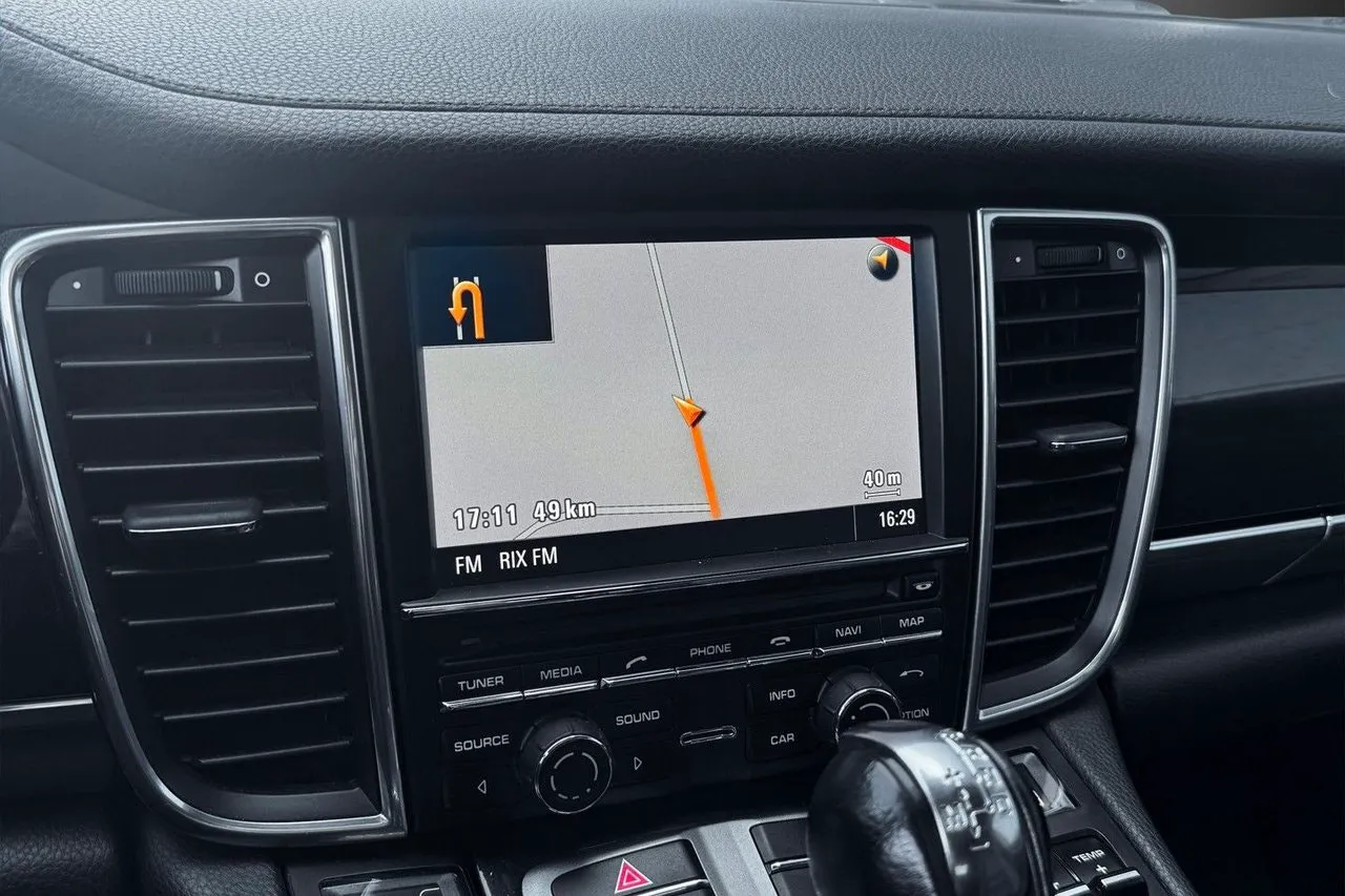 Vehicle image 14
