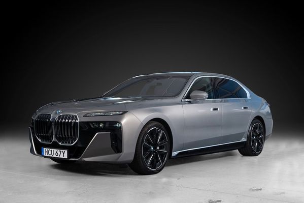 BMW i7 xDrive60 M Sport Individual Gran Lusso interior - 2023