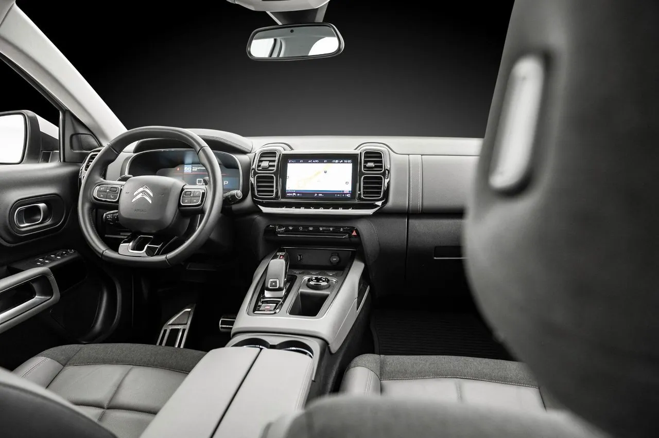 Vehicle image 18