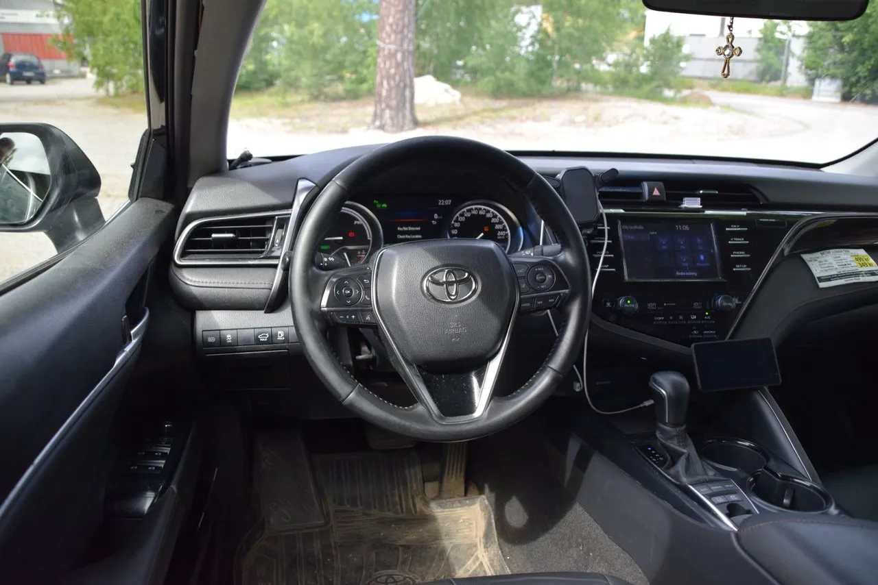 Vehicle image 6