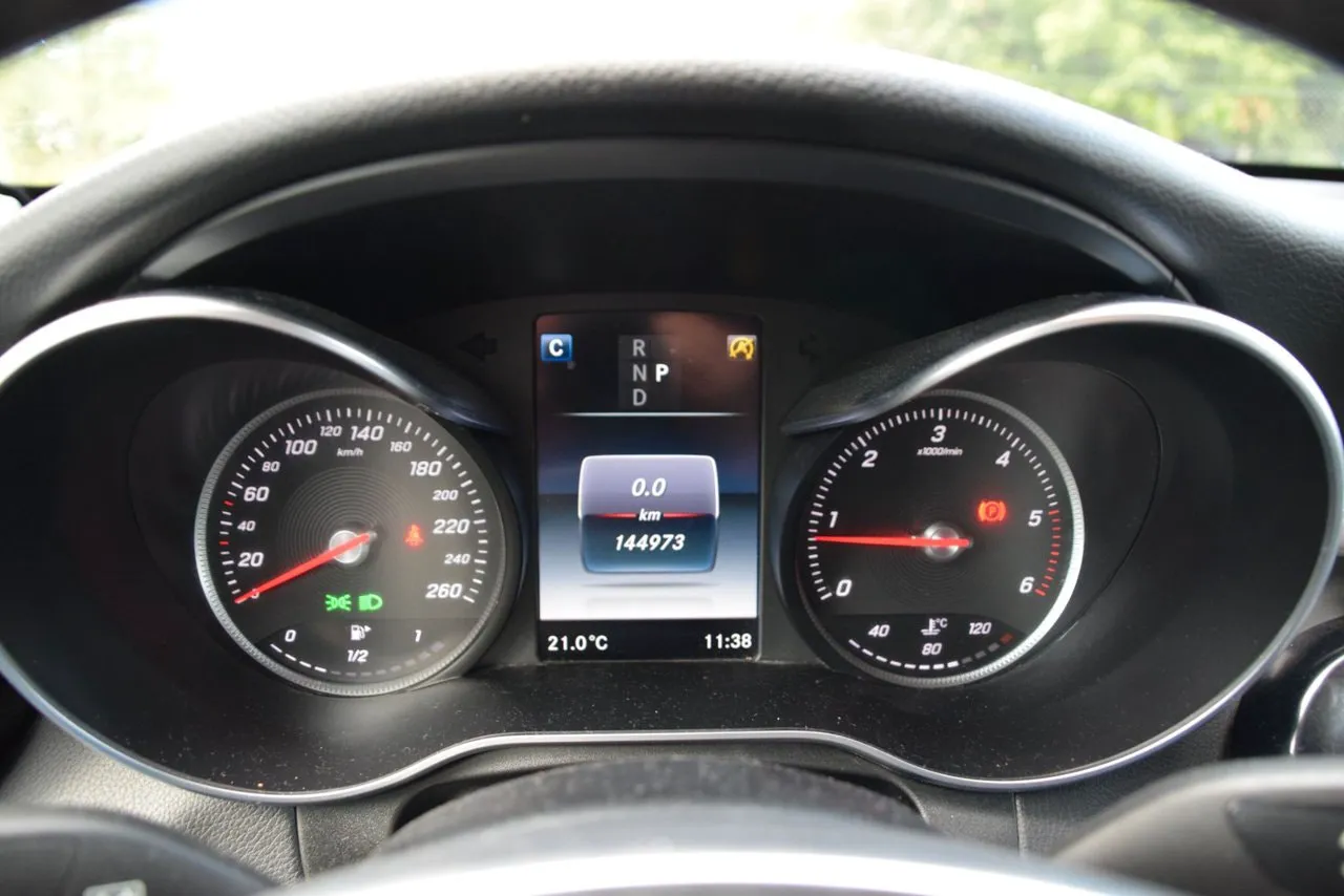 Vehicle image 18