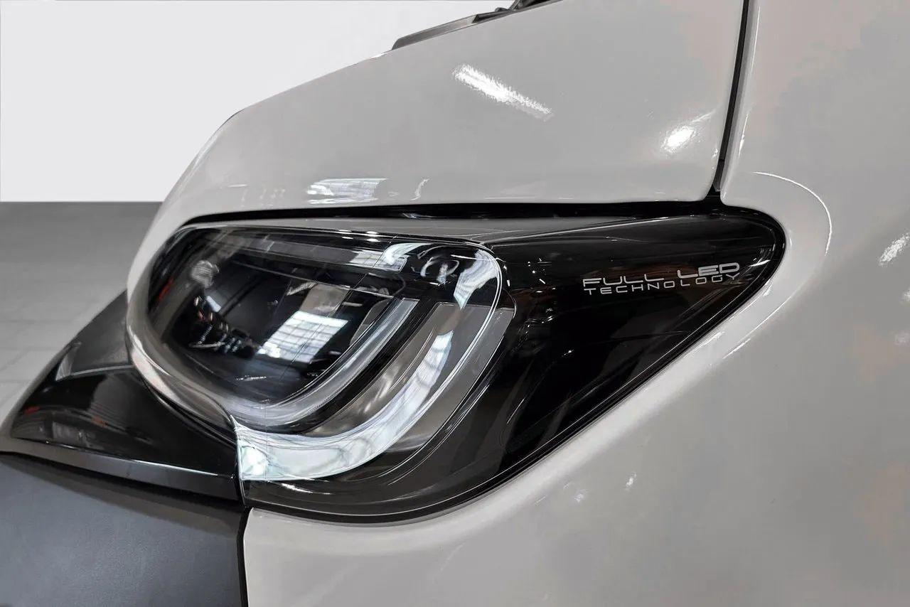 Vehicle image 30