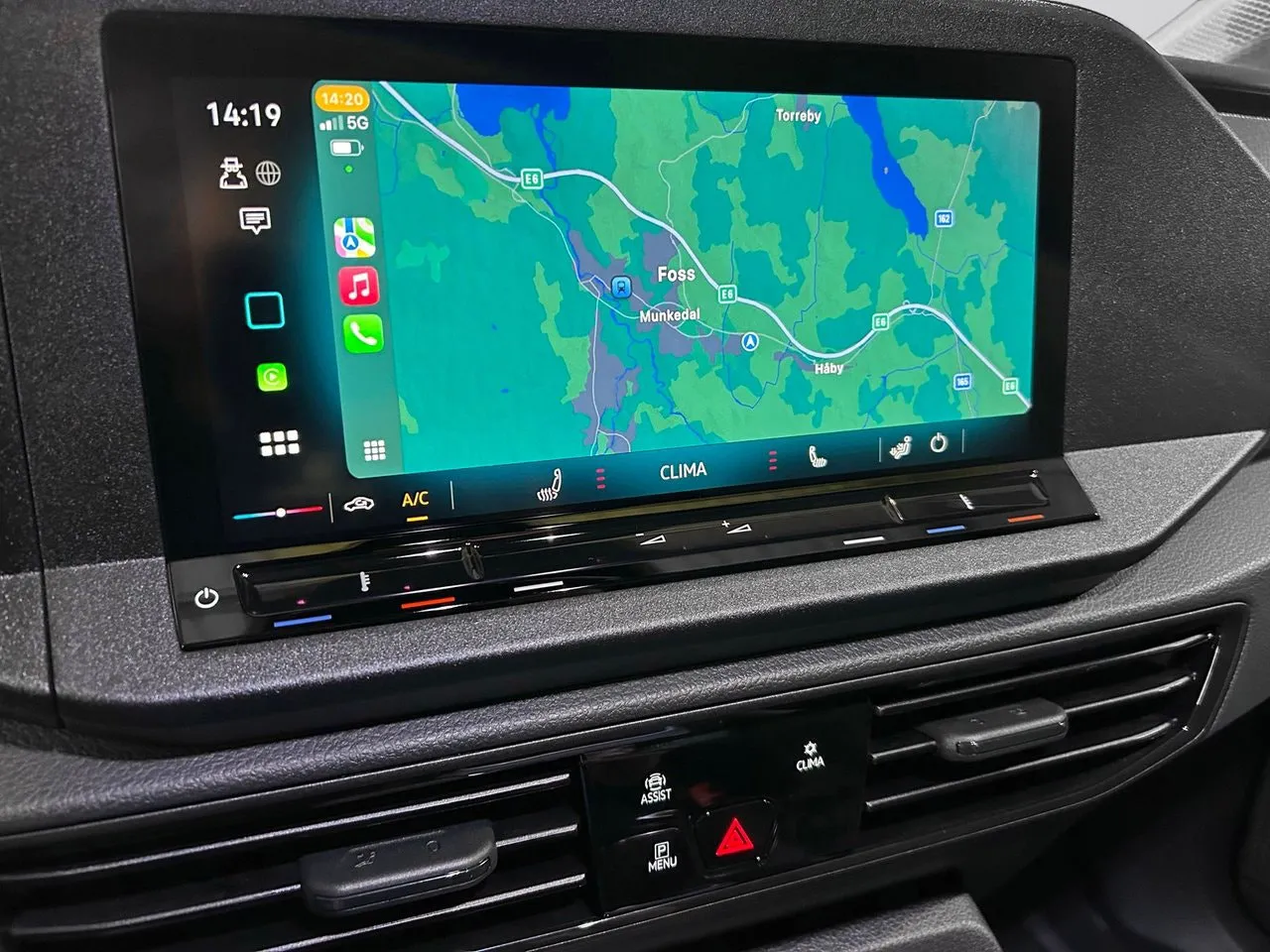 Vehicle image 14