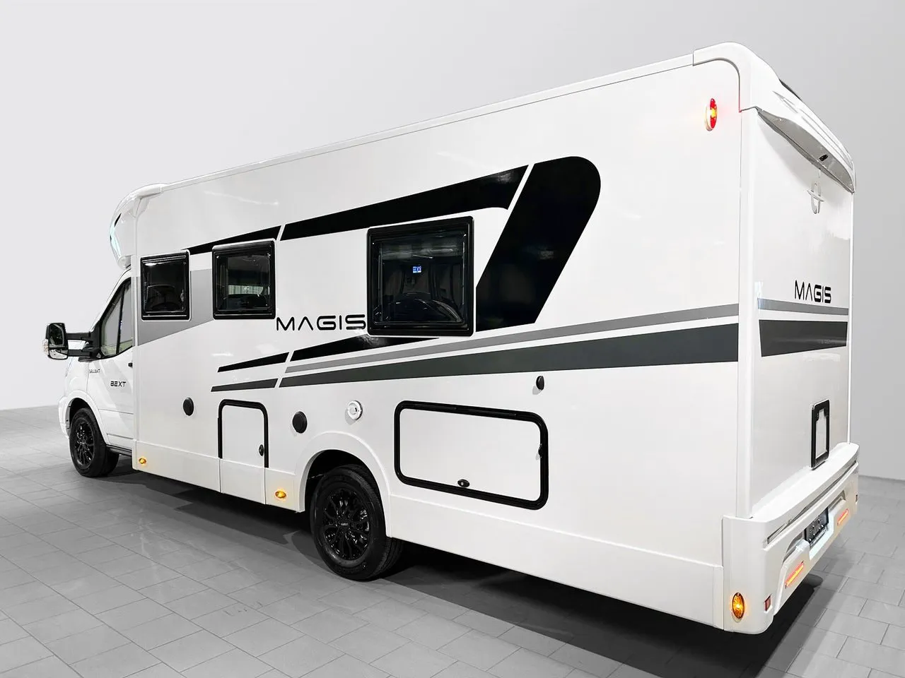 Vehicle image 32