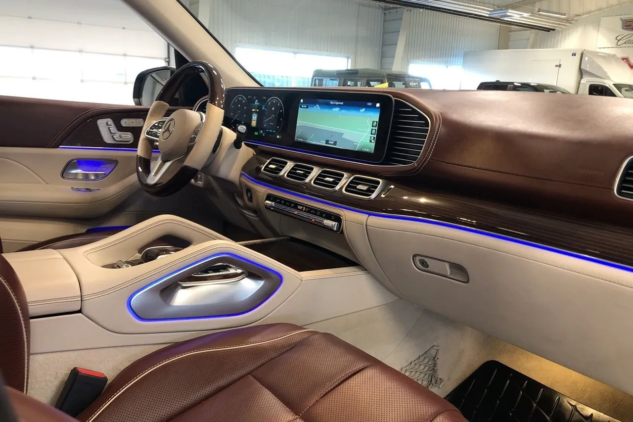 Vehicle image 16