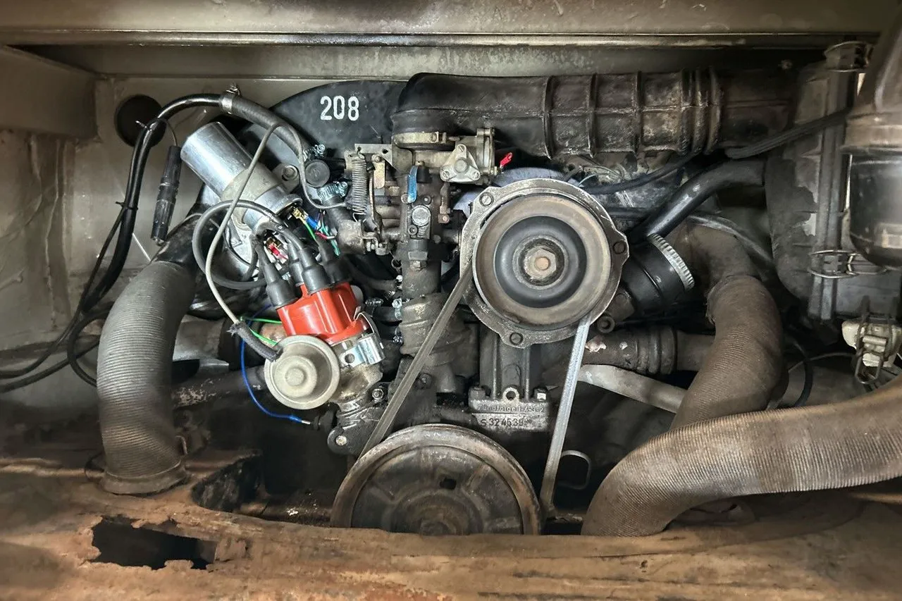 Vehicle image 14