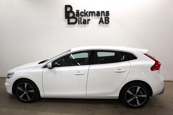 Volvo V40 D3 150 hk Automat R-Design Skinn/Mocca Värmare Nyservad - 2019