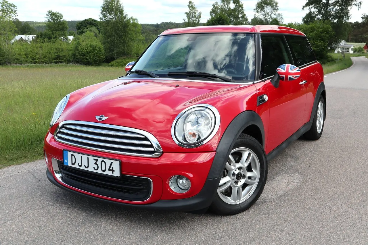Vehicle image 6