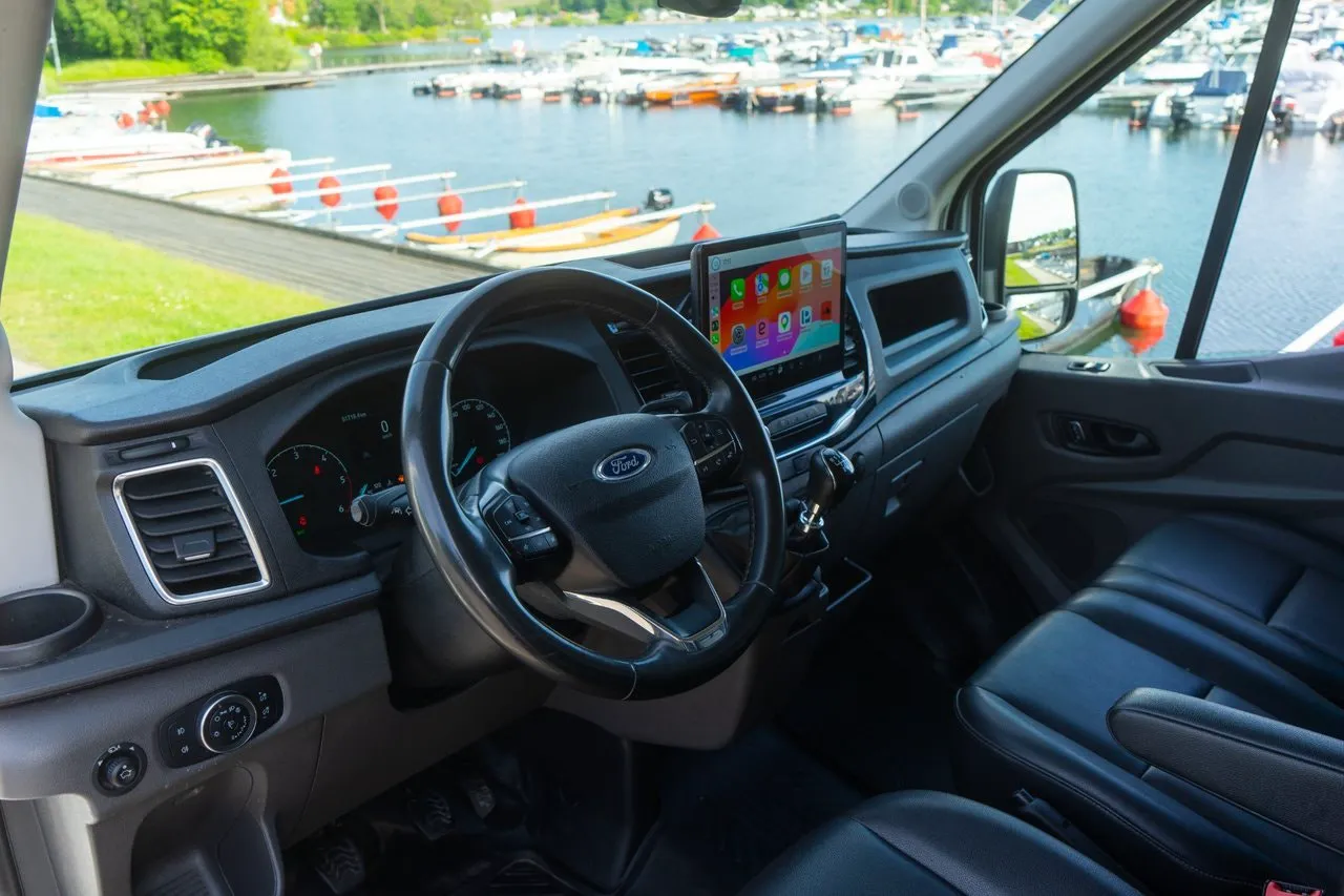 Vehicle image 18