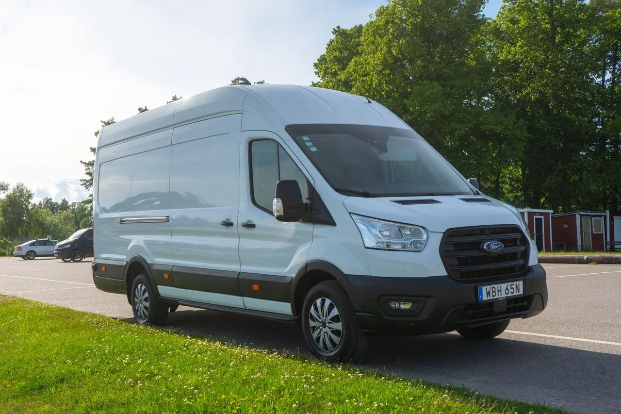 Vehicle image 10