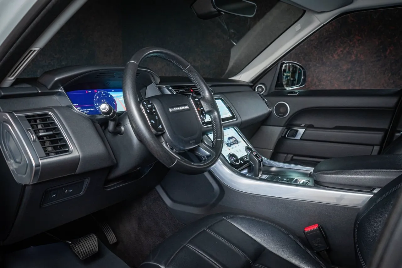 Vehicle image 15
