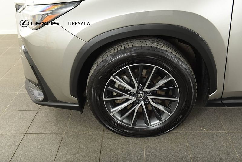 Lexus NX bild 19