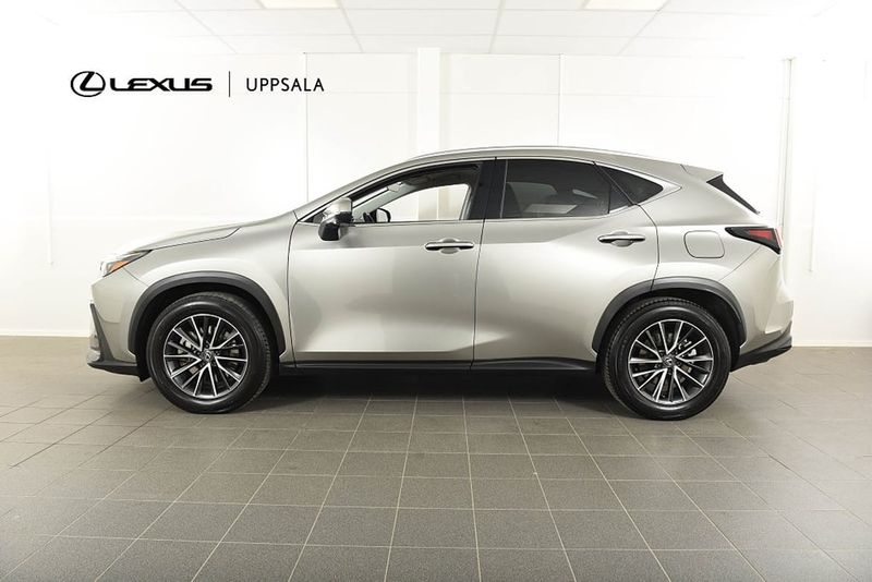 Lexus NX bild 2