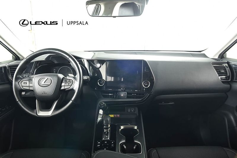 Lexus NX bild 8