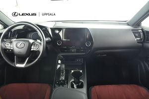 Lexus NX bild 8