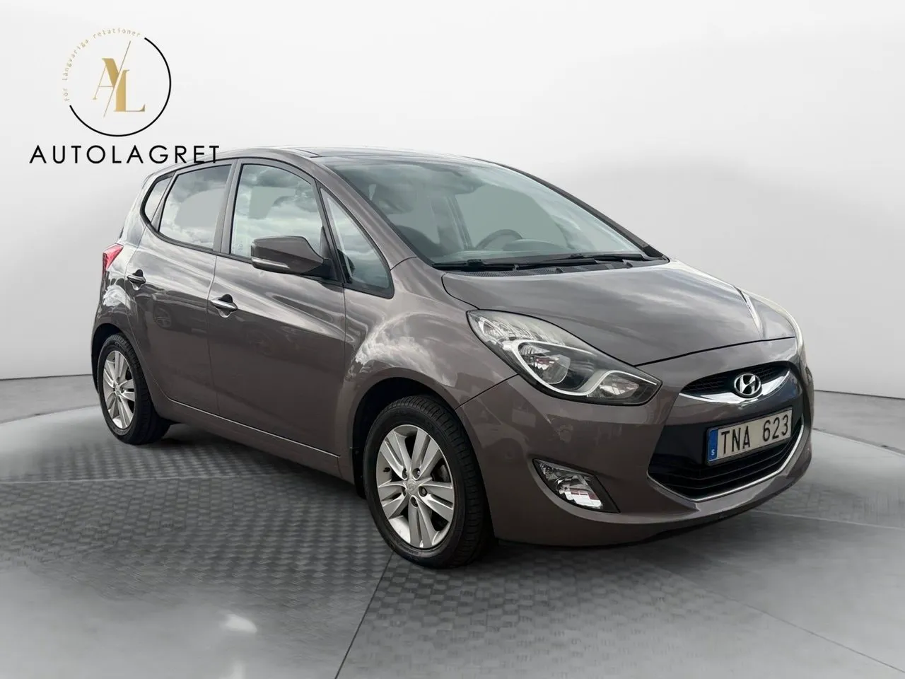 Vehicle image 7