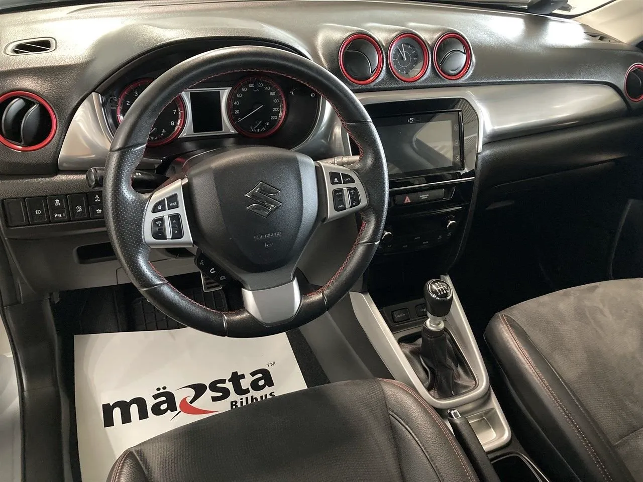 Vehicle image 10