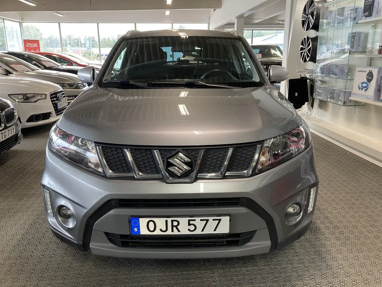 Vehicle image 4