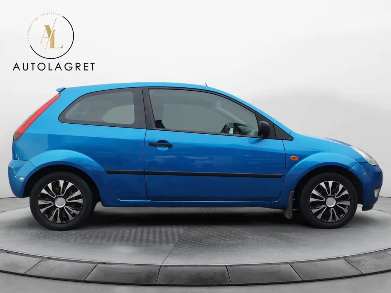 Vehicle image 6