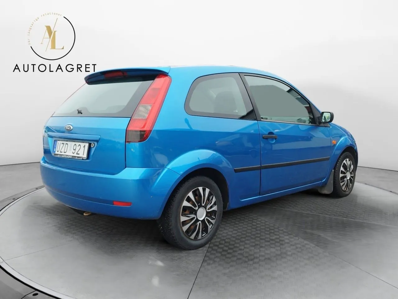 Vehicle image 5