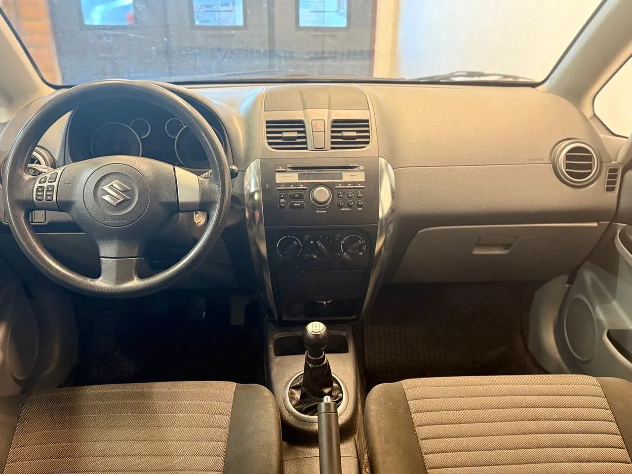 Vehicle image 10