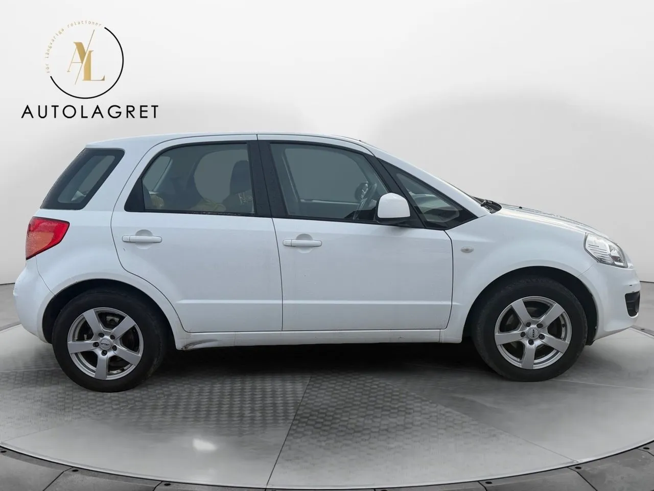 Vehicle image 6