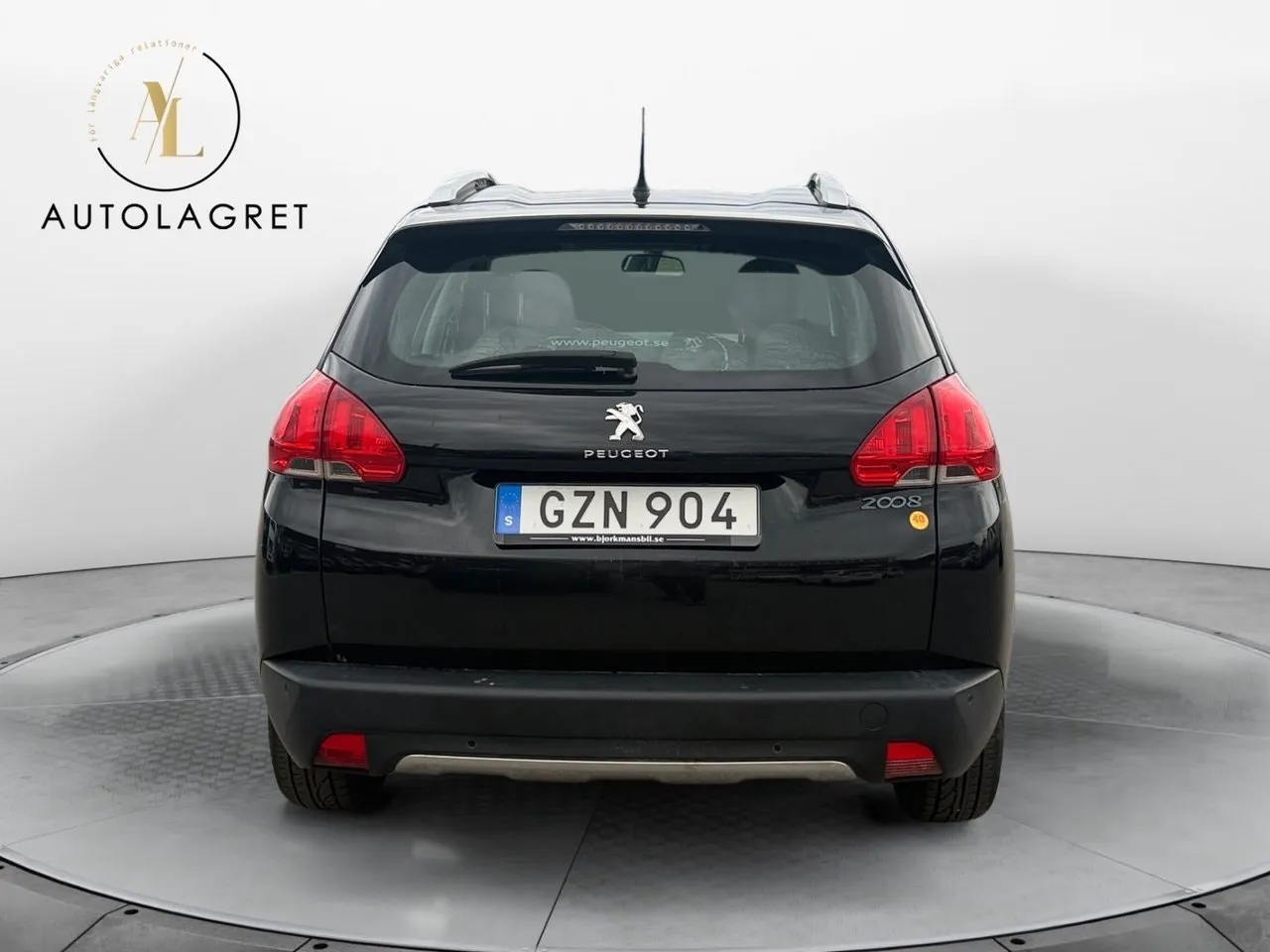 Vehicle image 4