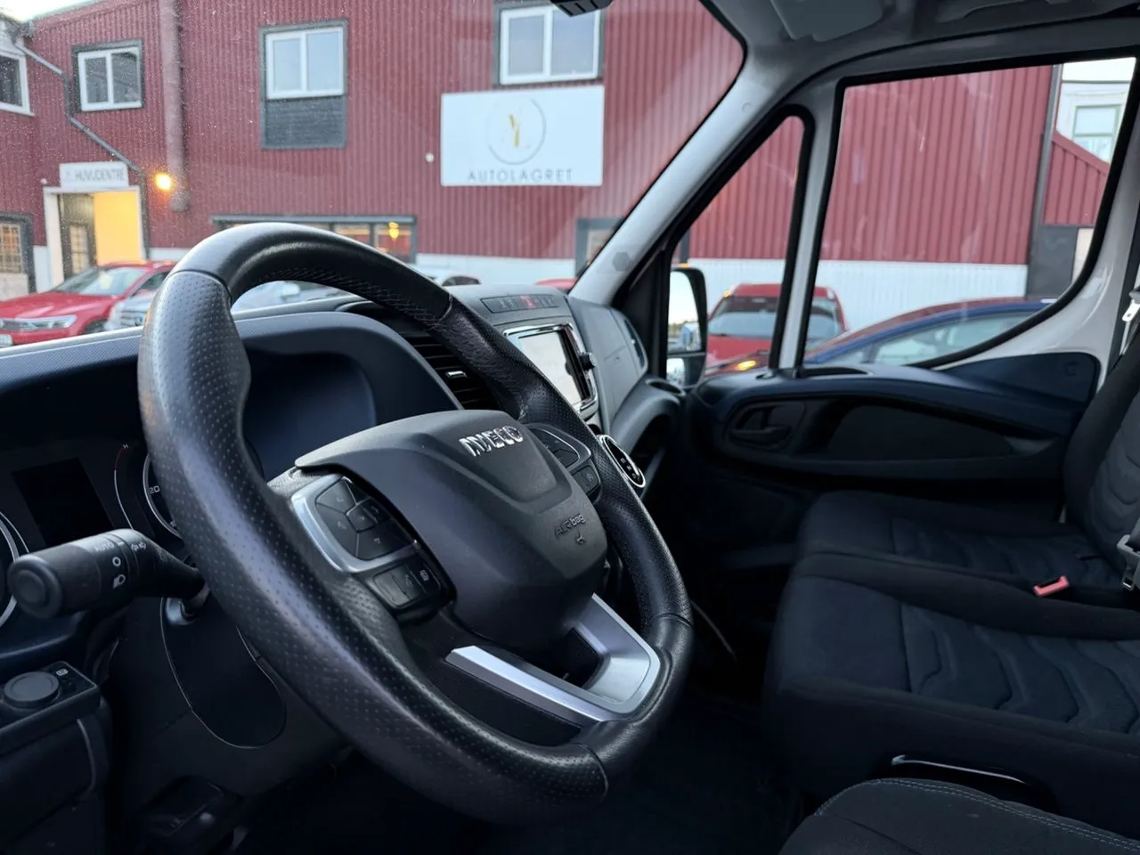 Vehicle image 10